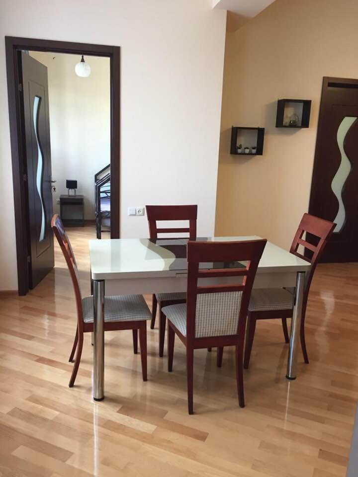 Asterias Apartment Тбілісі Екстер'єр фото
